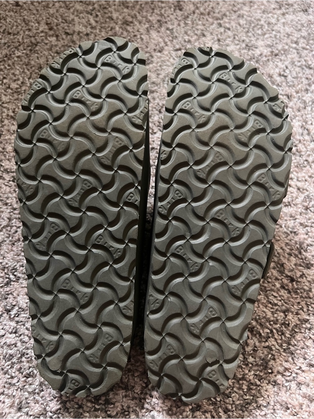 Birkenstock 37 Unisex Two-Strap Sandals in Olive Green - Picture 3 of 3
